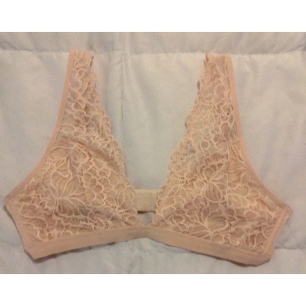 🔥Sexy Peach Lacey Bralette NWOT🔥